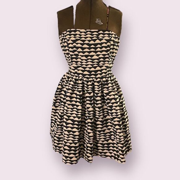 Forever 21 | Black and White Strapless Printed Dress - Picture 2 of 7